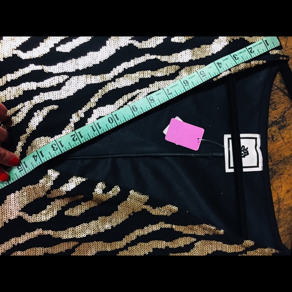 Deep ♈️ Vegan leather and sequins top💥 - Picture 4 of 6